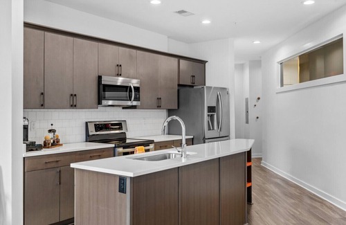 The Nations Condo | Contemporary Comfort in West Nashville: A Serene Retreat in The Nations