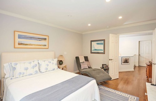 Norwalk Condo | Contemporary Condo close to town, metro north and beach