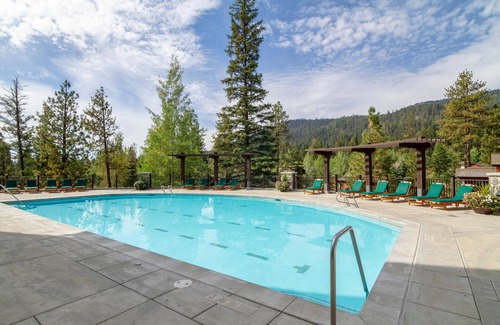 Tamarack Resort Apartment | Contemporary Condo|Juliette Balcony|Village Views