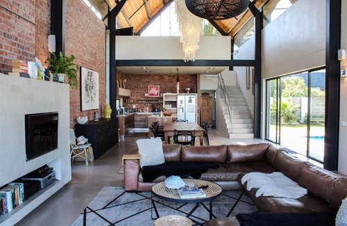 Saint Francis Bay House | Contemporary Cool on the canals