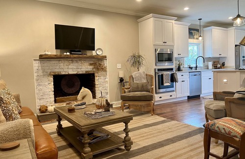 Franklin House | Contemporary Country Charm! Minutes from Franklin, Cool Springs & Nashville!