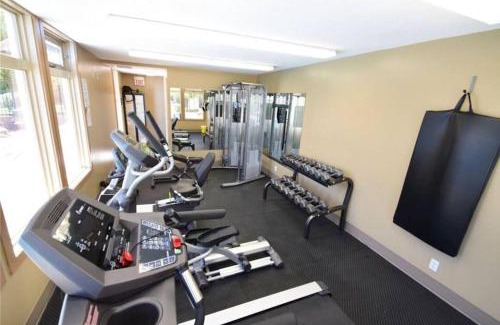 East Kootenay Apartment | Contemporary, Cozy, Pool, Hot Tub, Lake Front