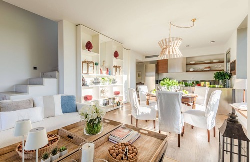 Castelfranco di Sotto Villa | Contemporary Farmhouse with Pool in Villa Campanile