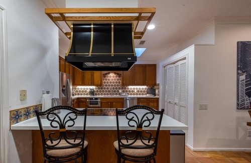 George Bush Park/Eldridge House | Contemporary family gateaway 3 BR with backyard