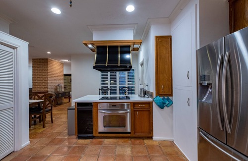 George Bush Park/Eldridge House | Contemporary family gateaway 3 BR with backyard