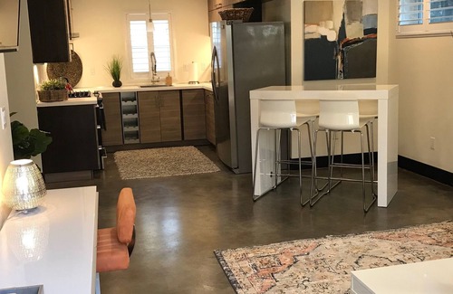 Napa Apartment | Contemporary Flat w/Gentleman's Vineyard - 1 Block to Downtown Napa! Non-Hosted