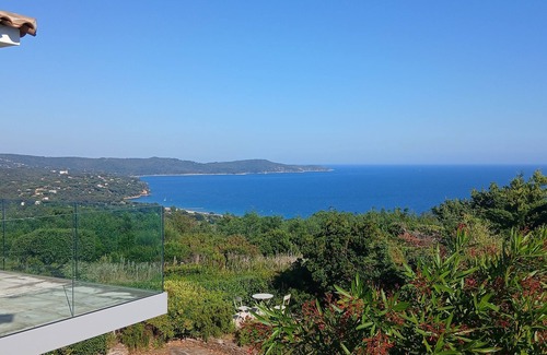 Cavalaire-sur-Mer Villa | Contemporary villa with panoramic sea view