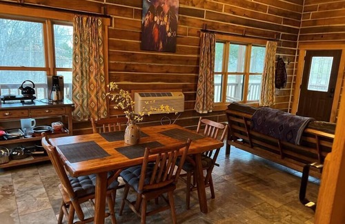 Anna Cabin | Contemporary Glamping with Native American Appeal