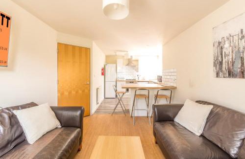 Cotham Apartment | Contemporary Hampton 3 by Prescott Apartments