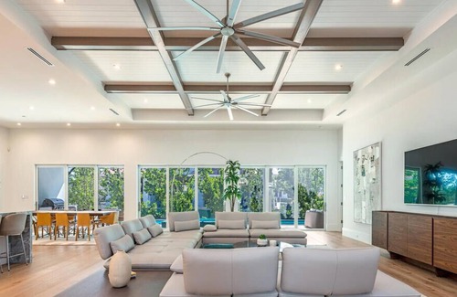 Park Shore House | Contemporary home in Park Shore area of Naples FL. Minutes from the beach.