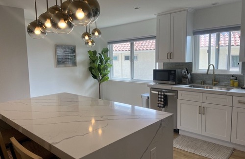 Pierpont Bay Apartment | Contemporary Home In The Ventura Keys