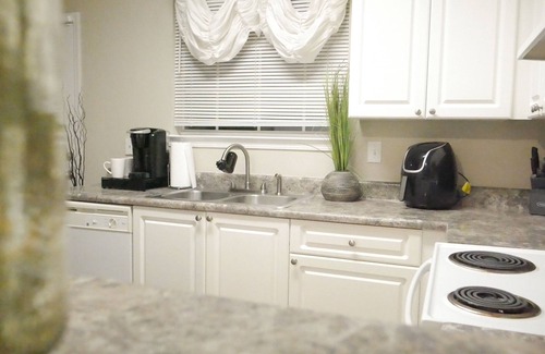 McDonough House | Contemporary Home Near ATL - Ideal For Work & Play - Mcdonough, GA