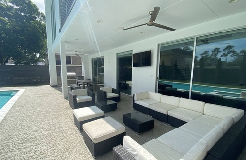 Garden Oaks House | Contemporary Home with Pool/Spa