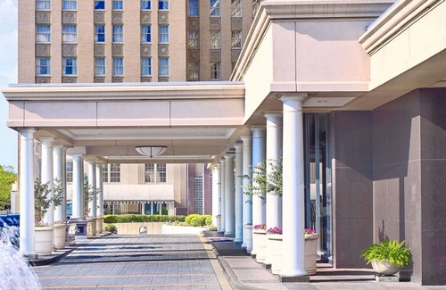 Central West End Apartment | Contemporary Hotel in Central West End district! Pets Are Welcome! Parking, Pool