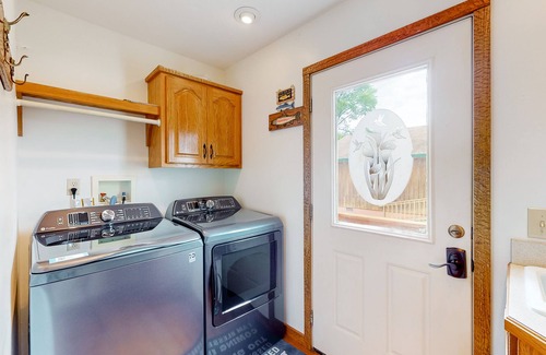 Branson Cabin | Contemporary lakefront cabin with pool access, washer/dryer, & furnished deck