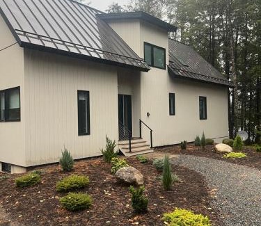 Lakeville House | Contemporary Lakehouse in Lakeville