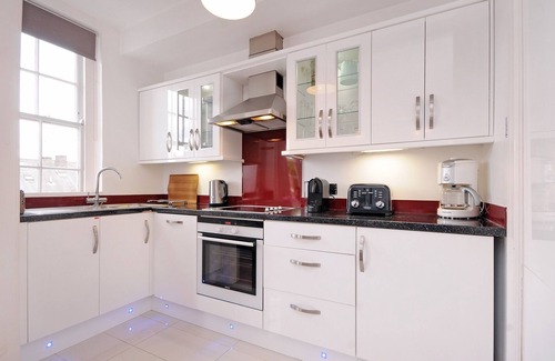 Lancaster Gate Apartment | Contemporary living 50 metres away from Hyde Park II