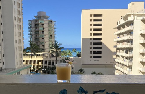 Waikiki Apartment | Contemporary Ocean View Suite - In the Heart of Waikiki