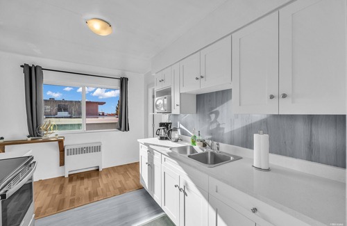 Marpole Apartment | Contemporary one-bed condo conveniently located near YVR & downtown Vancouver.