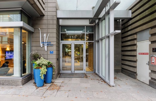 MIT Apartment | Contemporary One Bedroom in Kendall Square