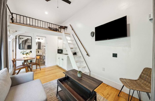 Cannonborough Elliotborough Apartment | Contemporary Open Loft Apartment Downtown