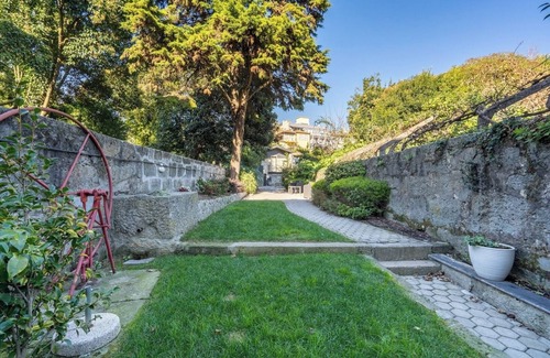 Lordelo do Ouro e Massarelos Apartment | Contemporary Peaceful Flat w/Balcony