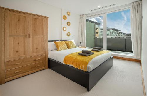 Queenstown Apartment | Contemporary Penthouse in Battersea Power Station