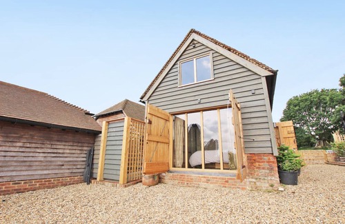Woodchurch Cottage | Contemporary Restored Cottage in the Heart of Kentish Village