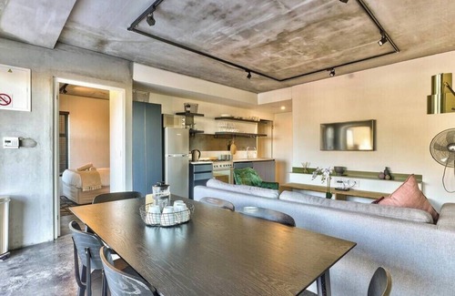 Schotsche Kloof Apartment | Contemporary Retreat in a Secure Development