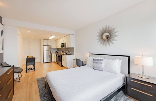 The Waterfront Apartment | Contemporary Studio in Jersey City Near Manhattan