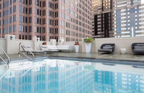 Logan Square Hotel | Contemporary Suite with Kitchen and City Views | Swimming Pool | Pet-Friendly