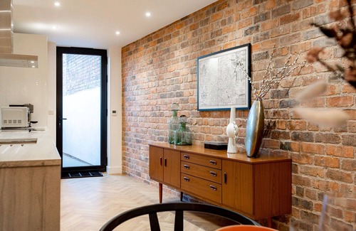 Shrewsbury House | Contemporary Townhouse with Parking