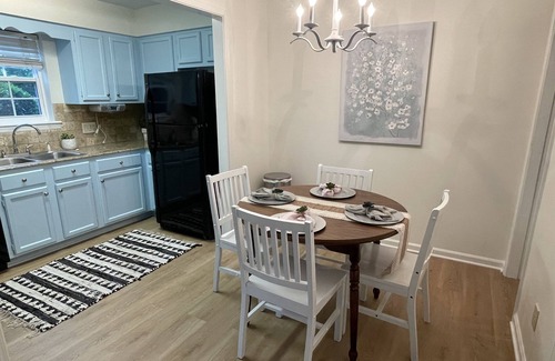 Flowood House | Contemporary Townhome Near Reservoir - Ideal for Couples or Business Travel