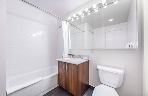 The Waterfront Apartment | Contemporary Two Bedroom in Jersey City