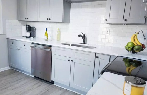 Smyrna House | ⭐️Contemporary Upscale Family Villa in ❤️ of town ⚾️