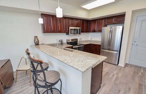 Katy Condo | Contemporary Urban Living in Gated Complex |2Q