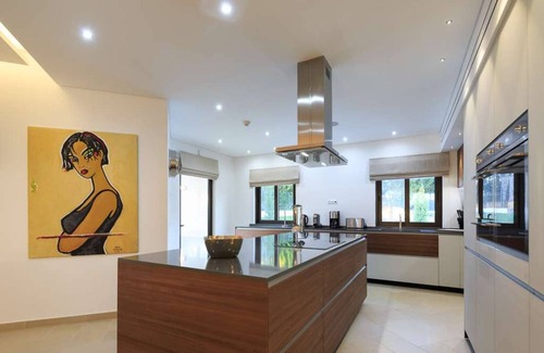 Vilamoura Villa | Contemporary Vilamoura Villa | Stunning Open Plan Design | Villa Azure Elegance.