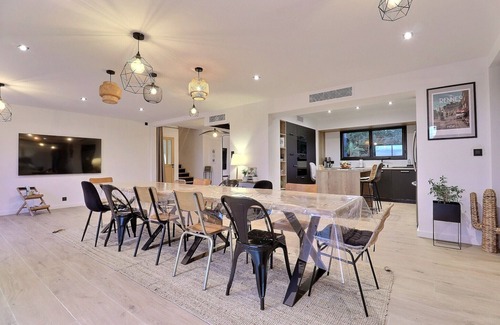 Laille Villa | Contemporary villa 5* - 15p - Indoor pool & Cinema - Rennes