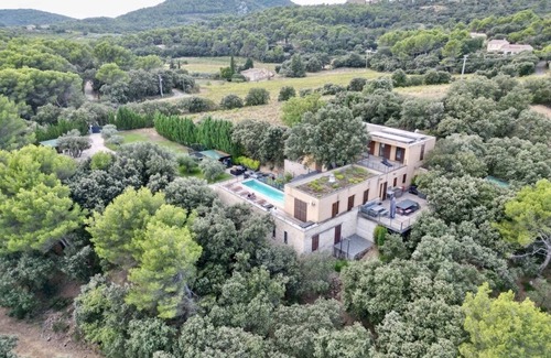 Le Barroux Villa | Contemporary villa in Le Barroux overlooking Mont Ventoux