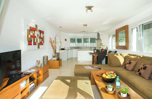 Orba Villa | Contemporary villa in quiet setting, walking distance to a large village