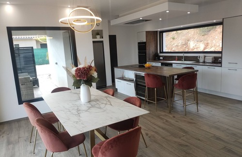 Ollioules Villa | Contemporary villa with heated pool just 10 minutes from the beach