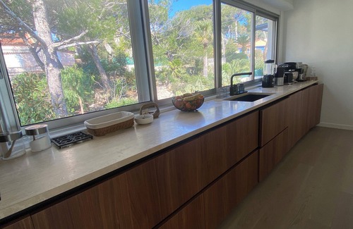 Cap-d'Antibes House | Contemporary waterfront villa in Baie de la Garoupe near Eden Roc