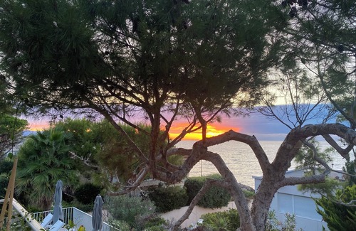 Cap-d'Antibes House | Contemporary waterfront villa in Baie de la Garoupe near Eden Roc