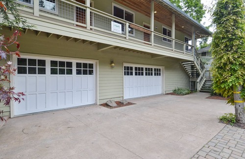 Guerneville House | Contente! Great for Groups and Families! Hot Tub, Game Room, Huge Yard and More!
