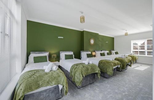 Ipswich Apartment | Contractor 3 Bed Home I Sleeps 9