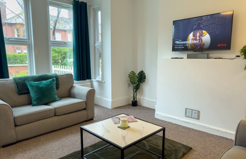 Norwich House | Contractor Family Friendly Spacious 4 Bed House