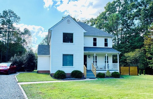 Quinton House | Contractor friendly, clean, quite, private, very large driveway. Super Hosts.