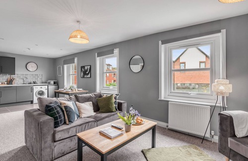 Norwich Apartment | Contractor Haven | Stylish 2 Bed Apartment | Sleeps 5 | Free Off Road Parking