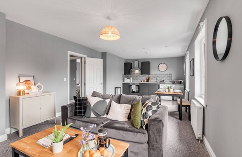 Norwich Apartment | Contractor Haven | Stylish 2 Bed Apartment | Sleeps 5 | Free Off Road Parking
