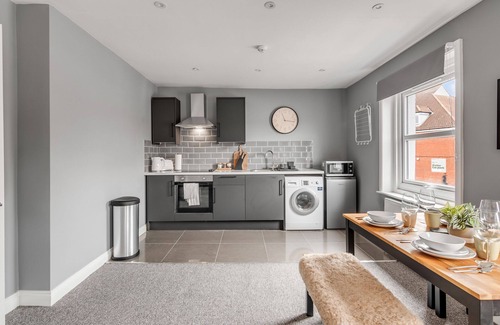 Norwich Apartment | Contractor Haven | Stylish 2 Bed Apartment | Sleeps 5 | Free Off Road Parking